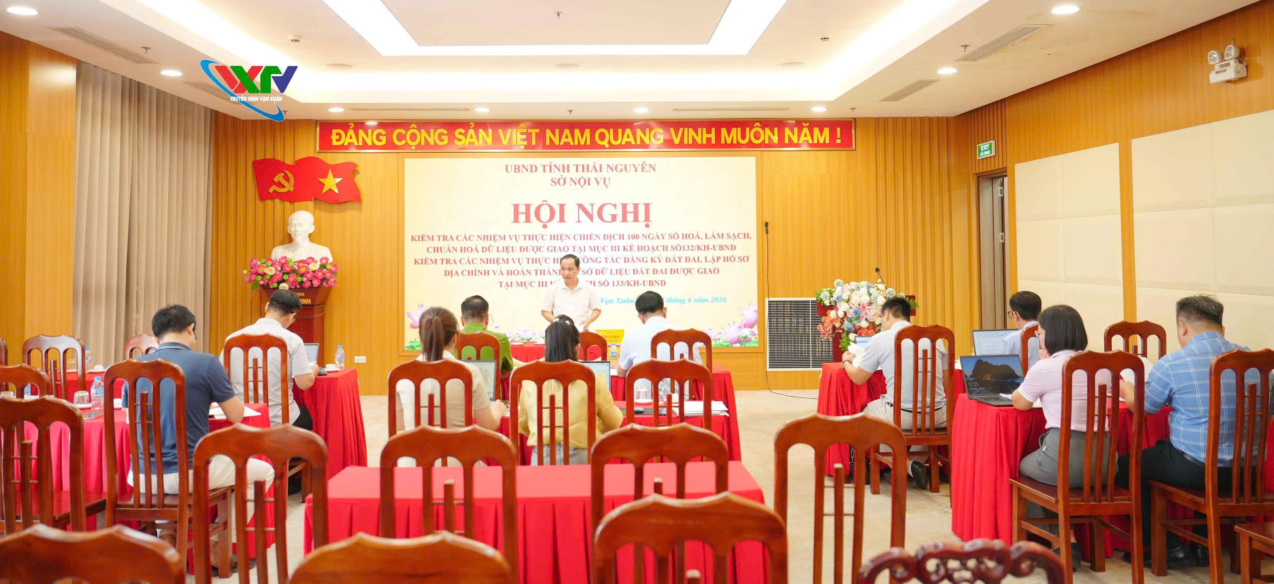 Kiểm tra tiến độ số hóa, làm sạch dữ liệu và đăng ký đất đai tại phường Vạn Xuân.