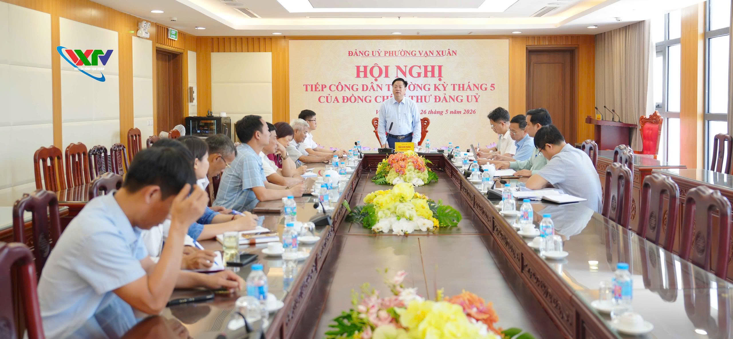 Đồng chí Bí thư Đảng ủy phường tiếp công dân thường kỳ tháng 5.