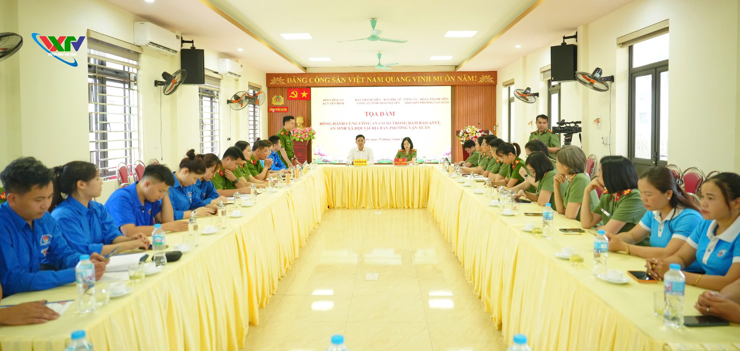 Tọa đàm đồng hành cùng Công an cơ sở trong đảm bảo an ninh trật tự, an sinh xã hội trên địa bàn phường Vạn Xuân.