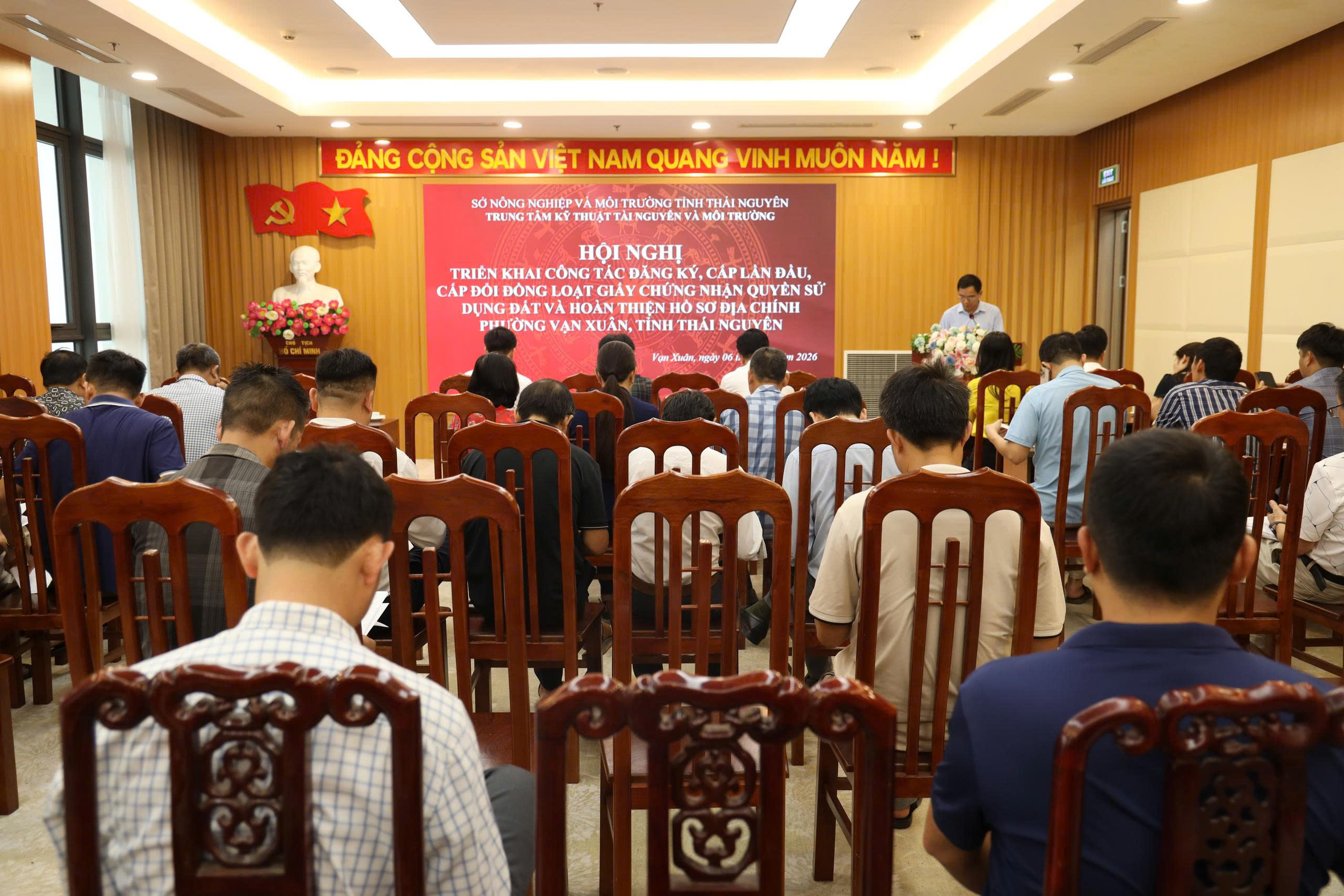 Triển khai công tác đăng ký, cấp lần đầu, cấp đổi đồng loạt Giấy chứng nhận quyền sử dụng đất và hoàn thiện hồ sơ địa chính trên địa bàn
