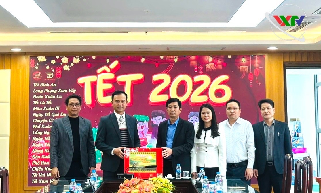 Đoàn công tác của Sở Xây dựng tỉnh thăm và chúc Tết phường Vạn Xuân