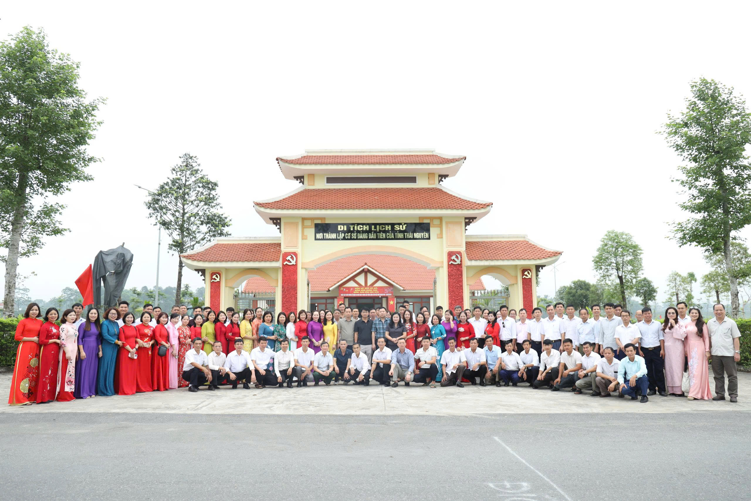 Trung tâm chính trị phường Vạn Xuân tổ chức Sinh hoạt chuyên đề tại Di tích lịch sử nơi thành lập cơ sở Đảng đầu tiên của tỉnh Thái Nguyên