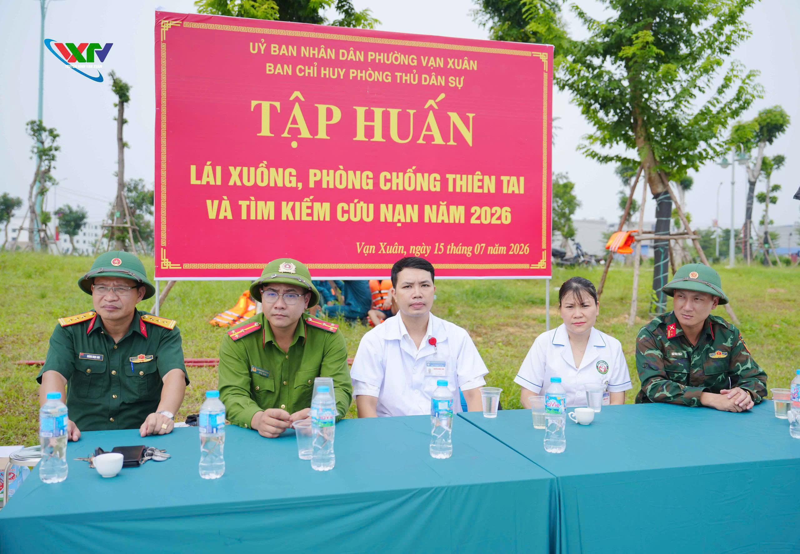 Phường Vạn Xuân Tập huấn lái xuồng và tìm kiếm cứu nạn cho cán bộ, chiến sĩ.     