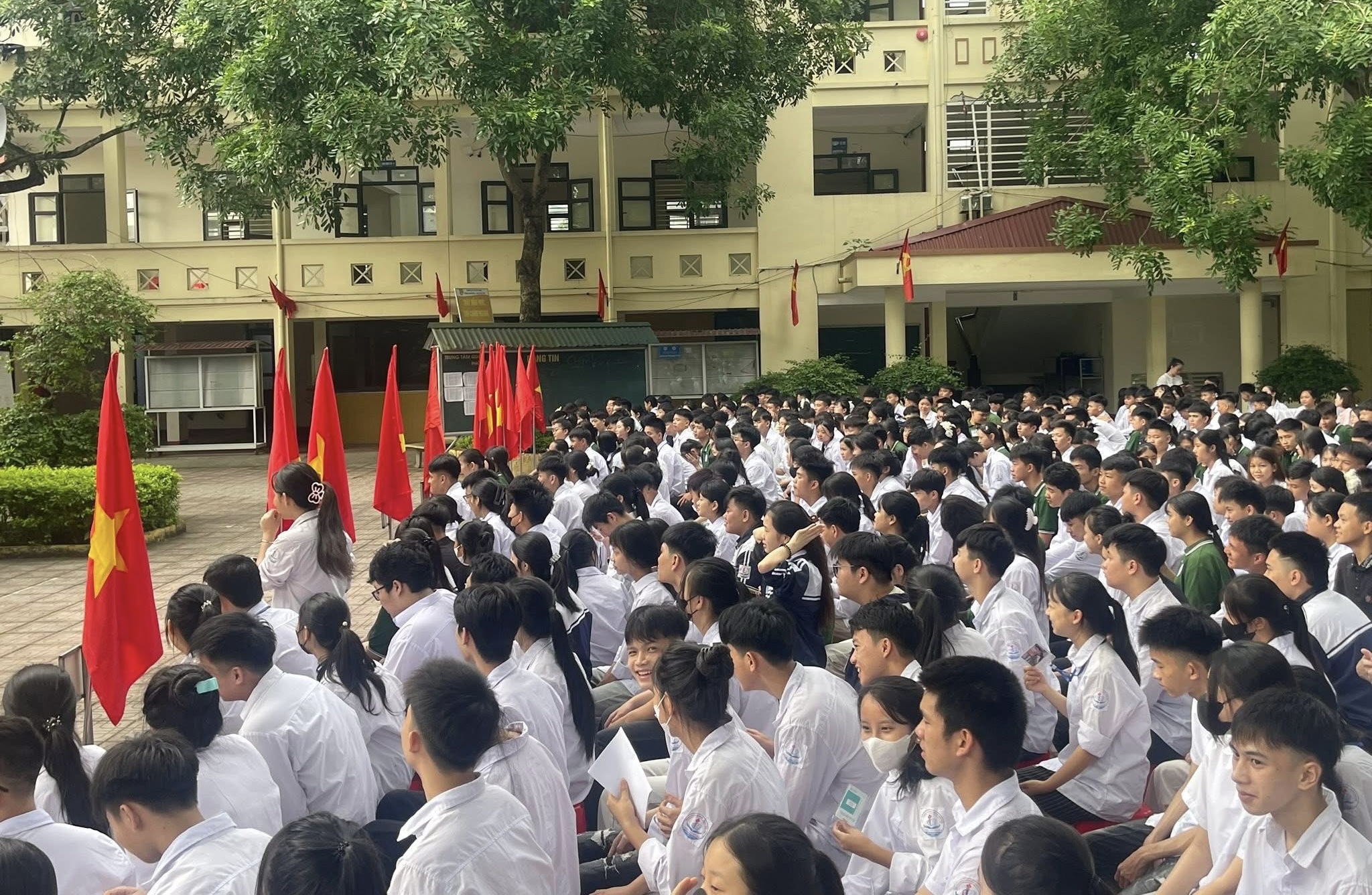 Tuyên truyền kỹ năng phòng chống đuối nước và cứu hộ an toàn cho học sinh
