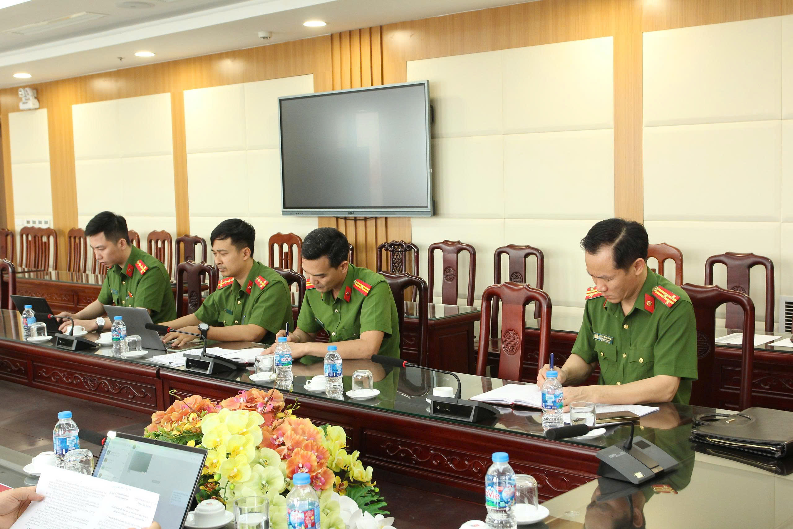 Anh-tin-bai
