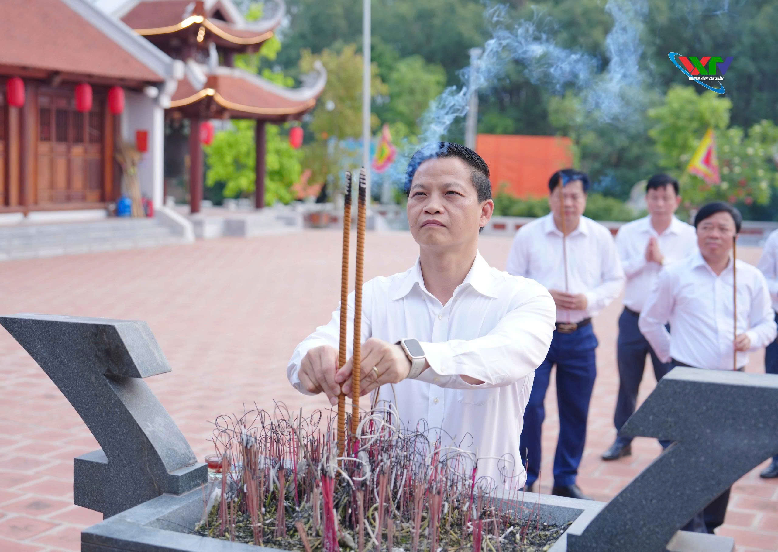 Anh-tin-bai