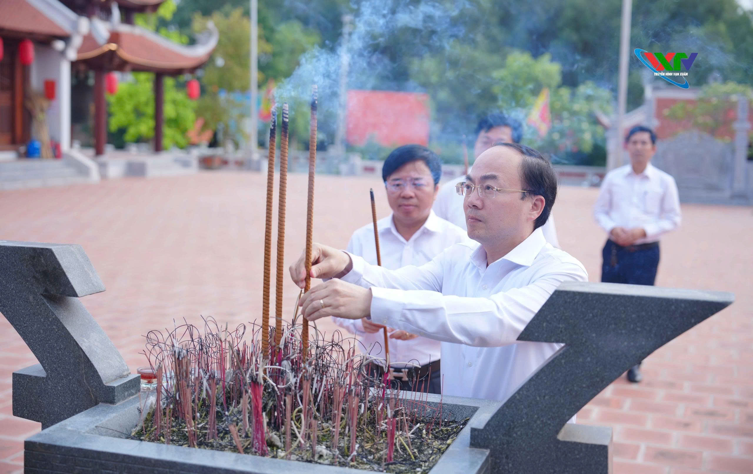 Anh-tin-bai