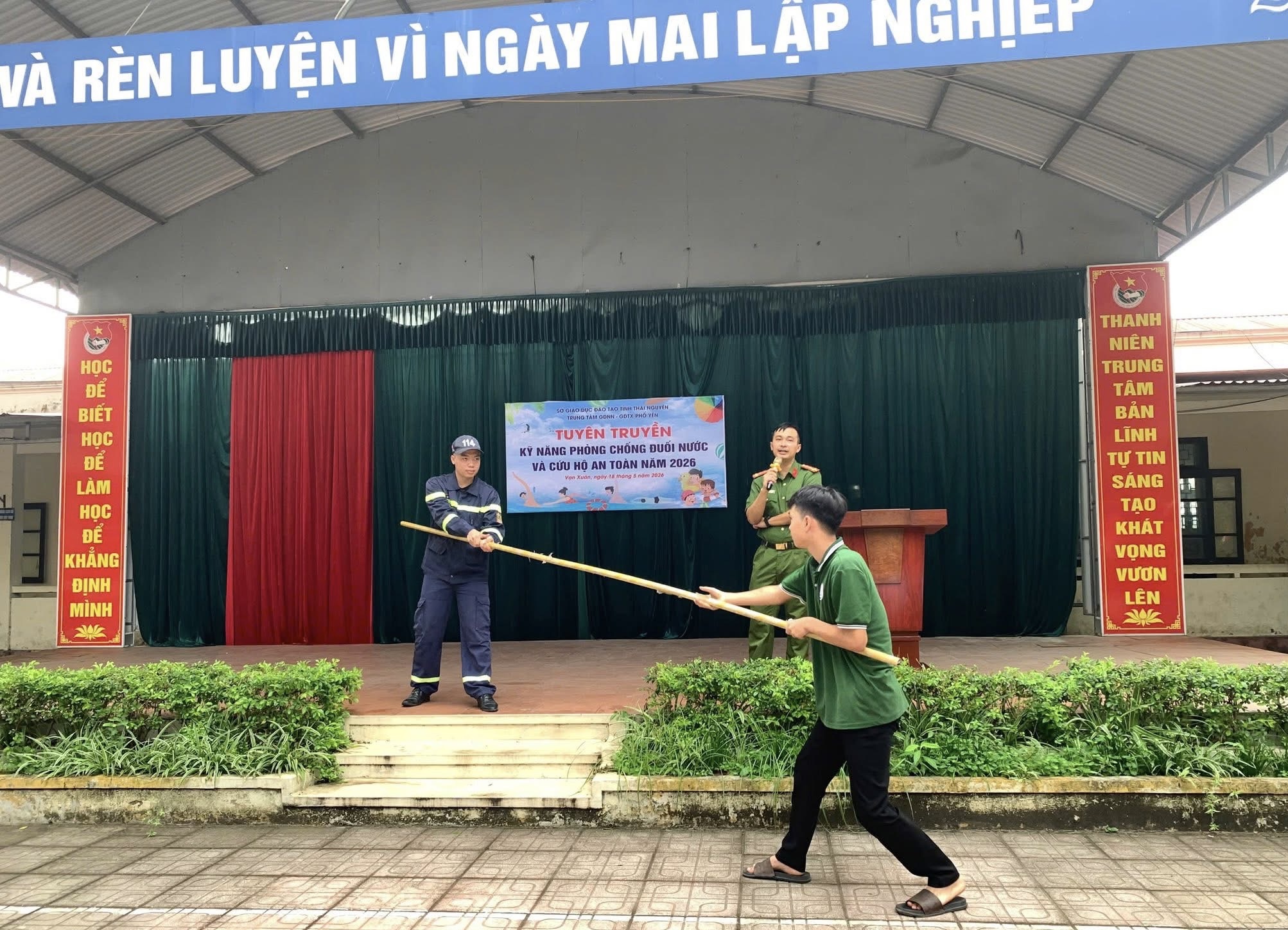 Anh-tin-bai