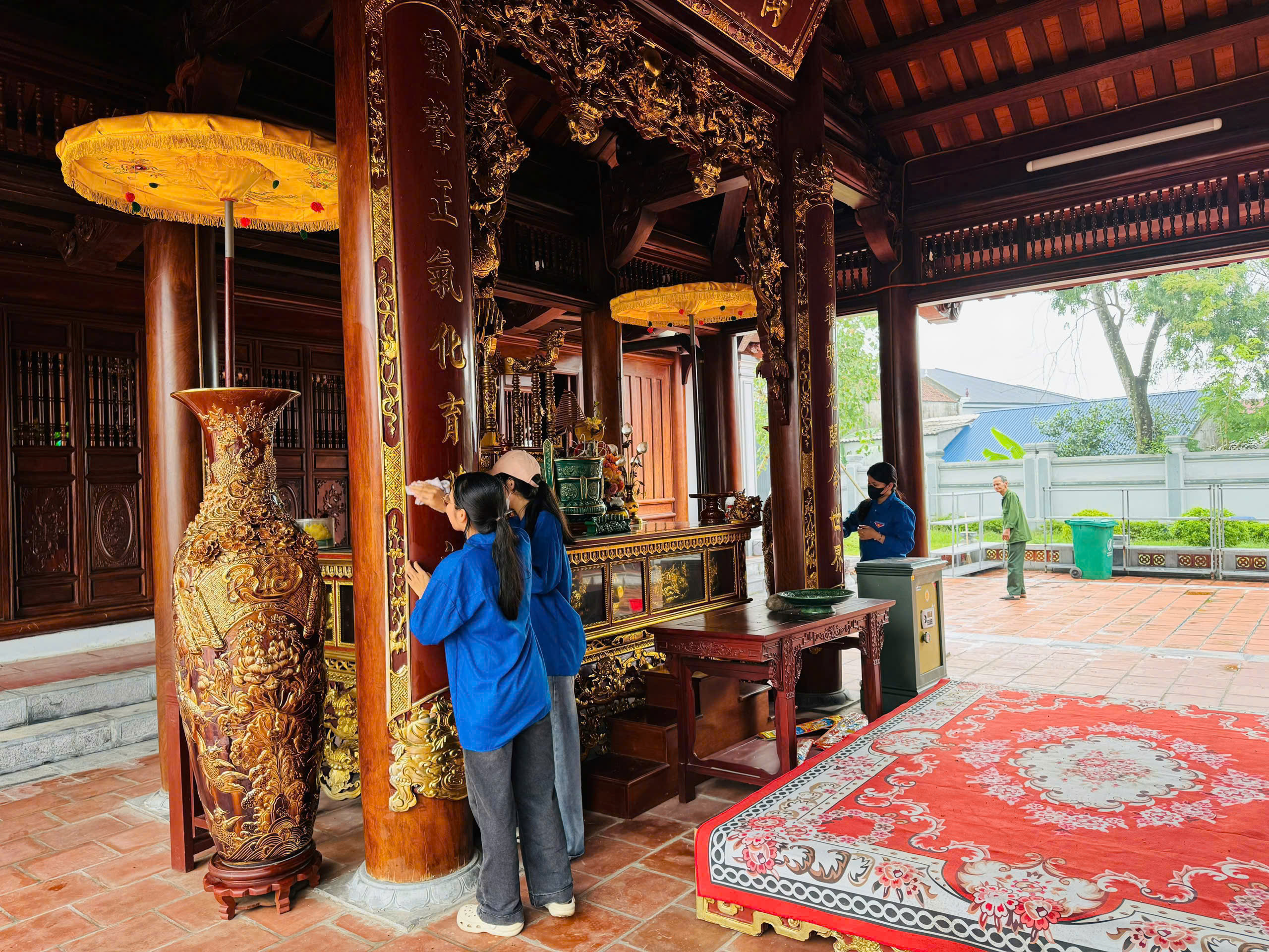 Anh-tin-bai