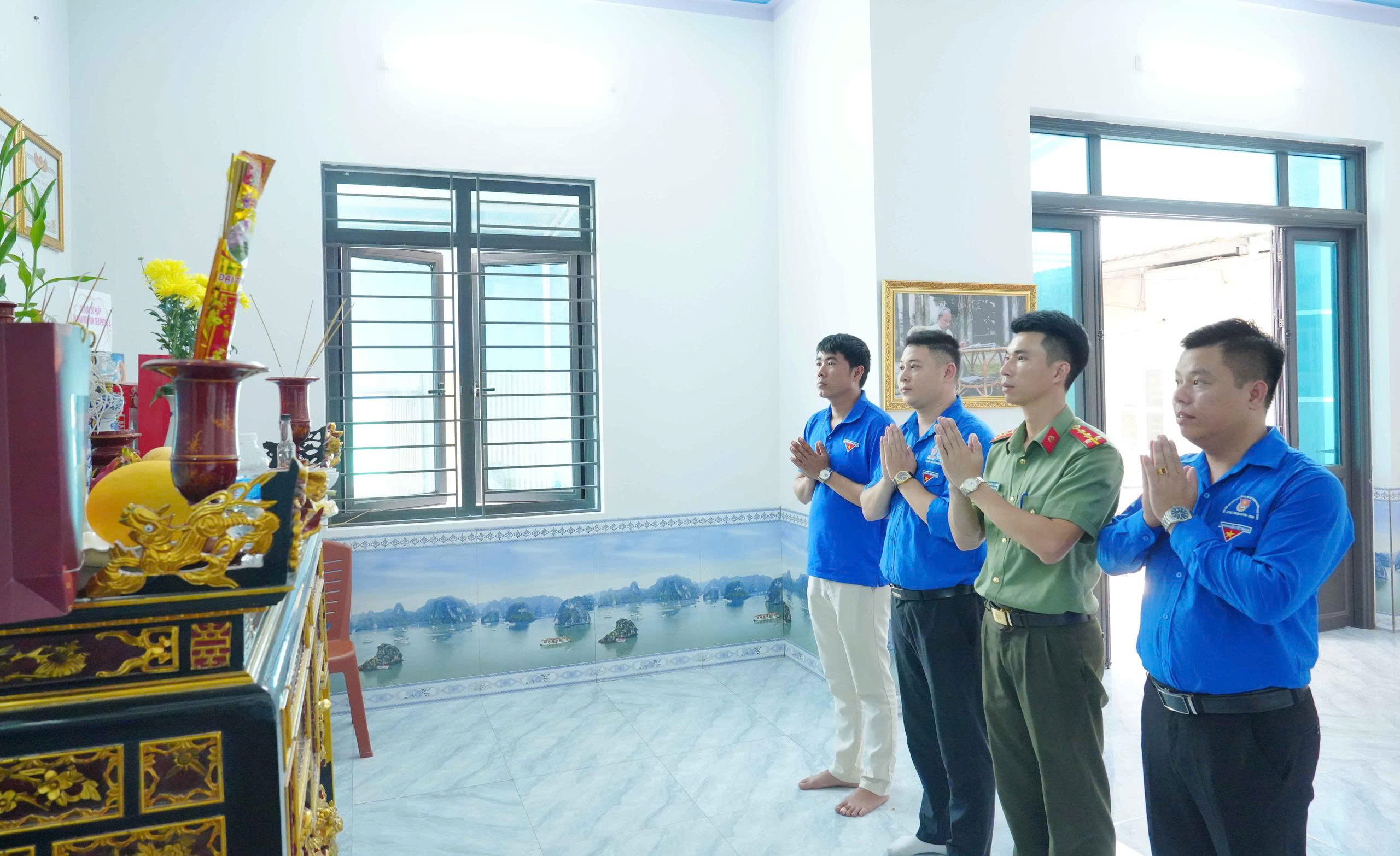 Anh-tin-bai