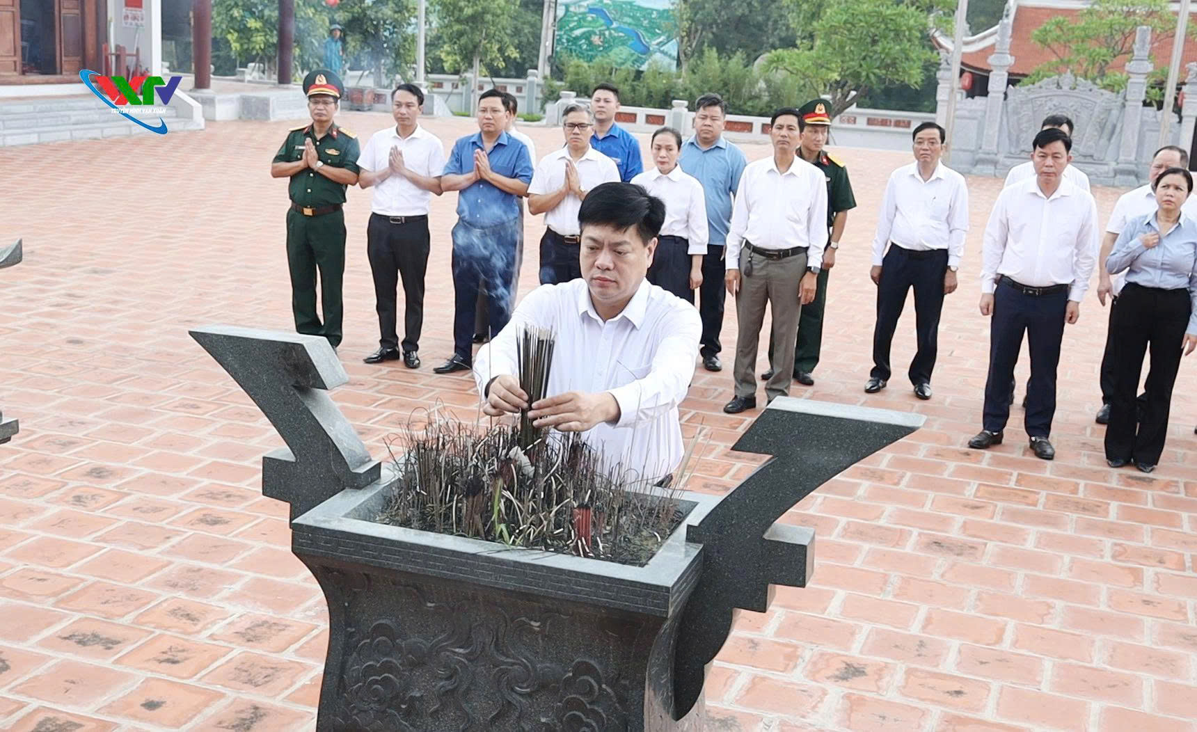 Anh-tin-bai