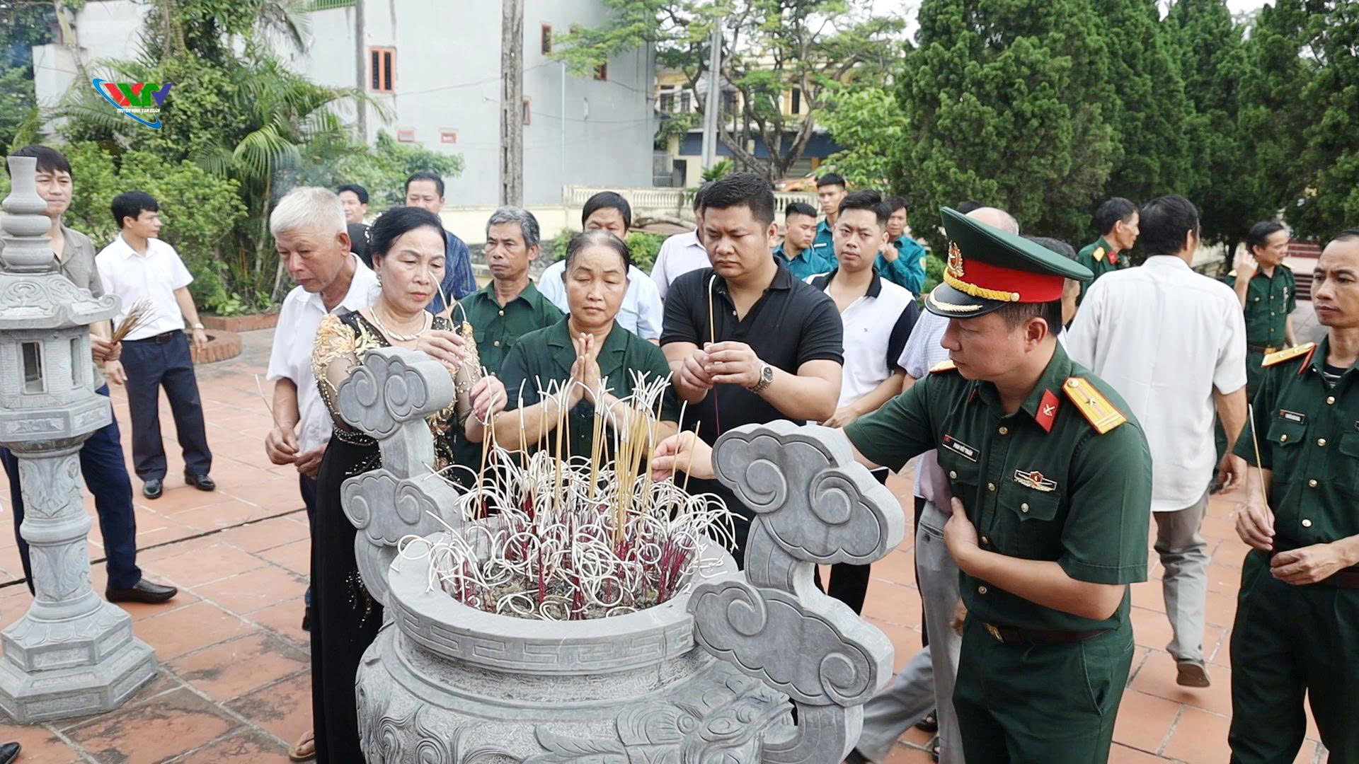Anh-tin-bai