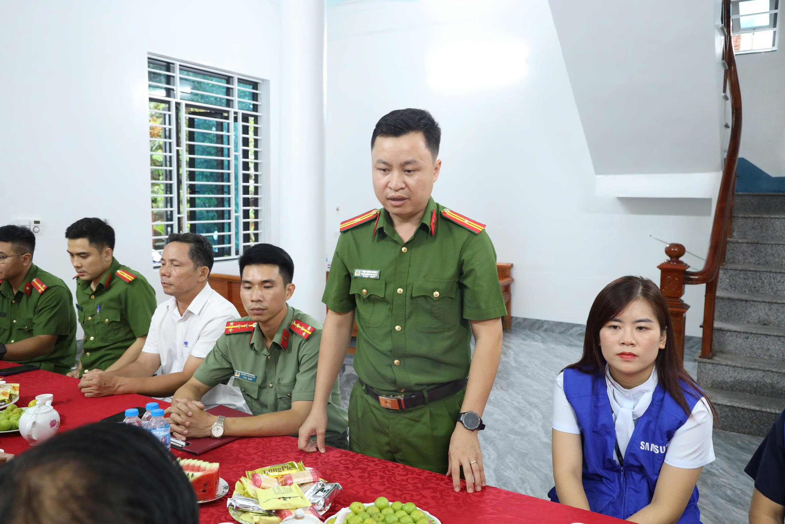 Anh-tin-bai