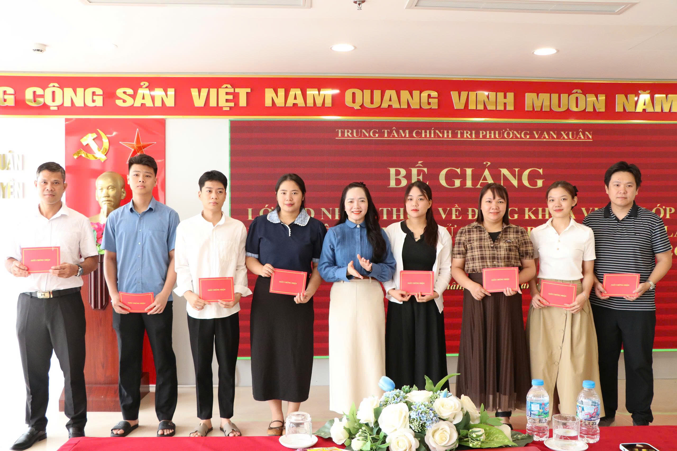 Anh-tin-bai