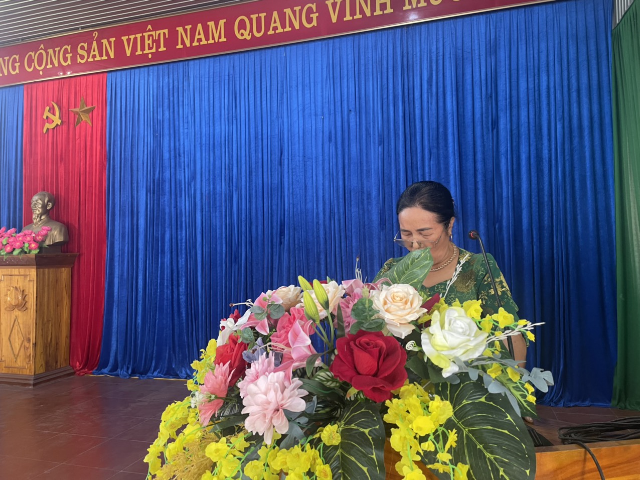 Thường trực hội Nông dân phường Trung Thành làm việc với cấp ủy Chi bộ và BCH Chi hội Nông dân của 3 Tổ dân phố.