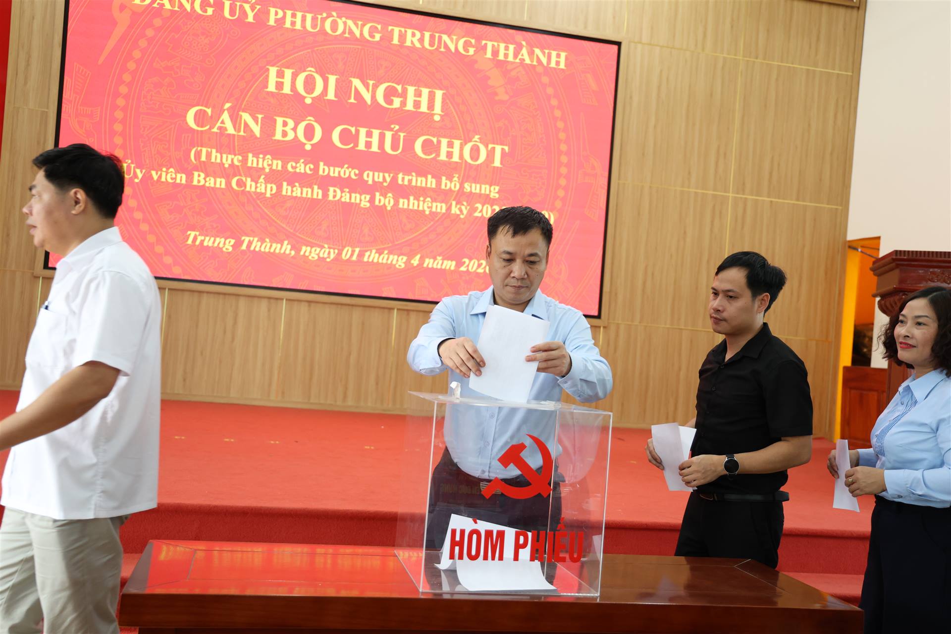 Anh-tin-bai