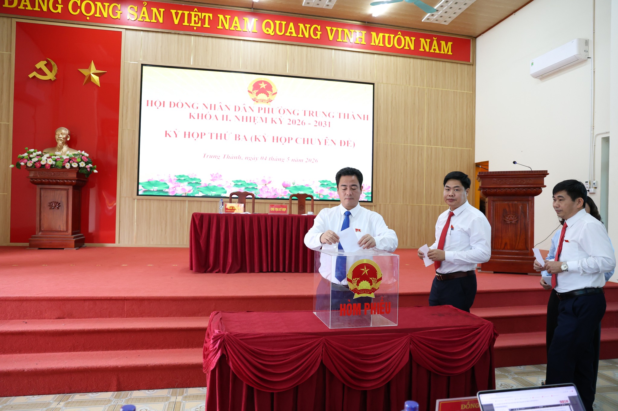 Anh-tin-bai