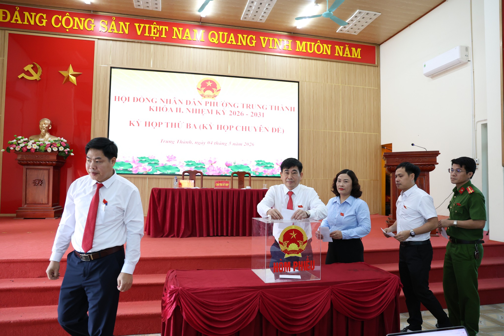 Anh-tin-bai