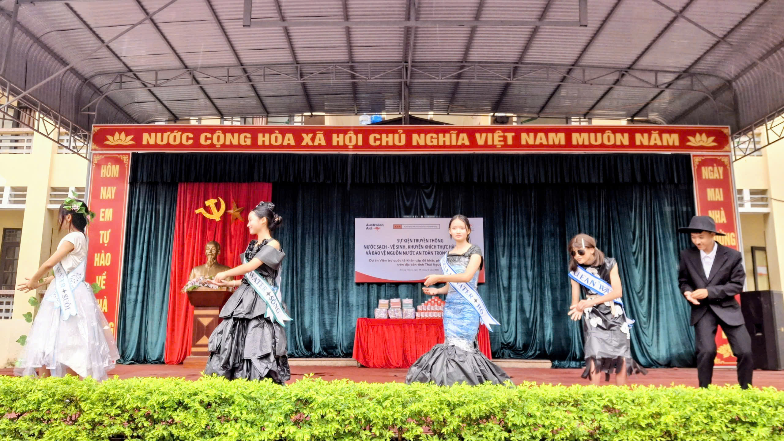 Anh-tin-bai