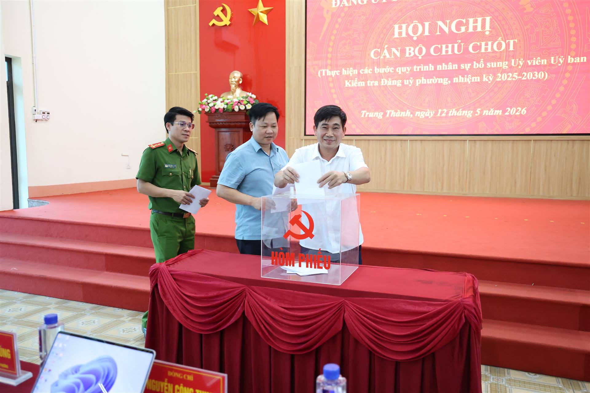 Anh-tin-bai