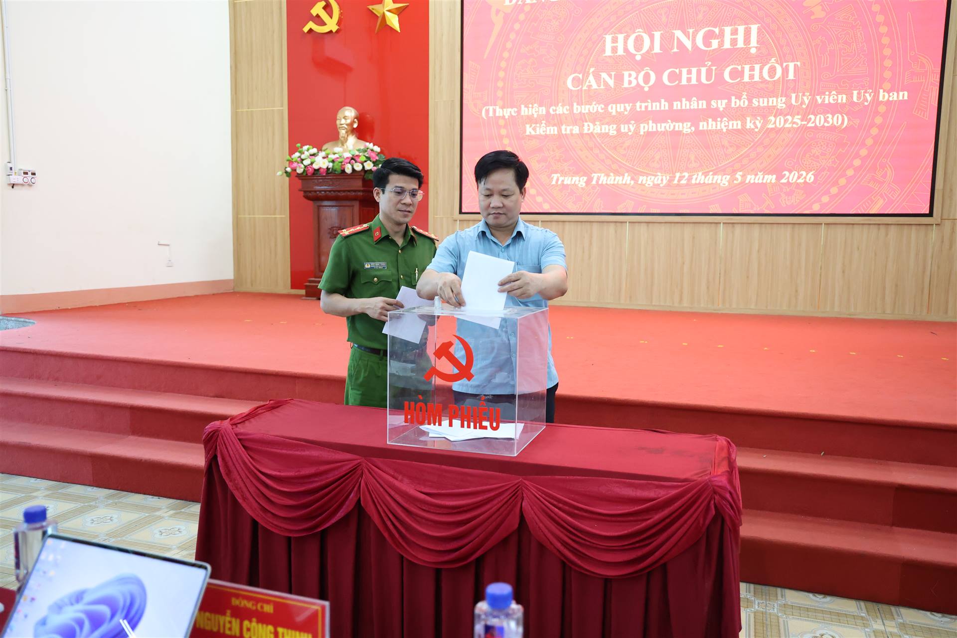 Anh-tin-bai