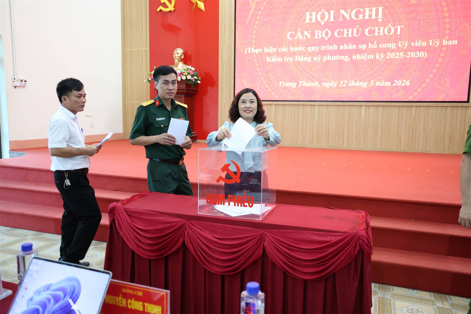Anh-tin-bai