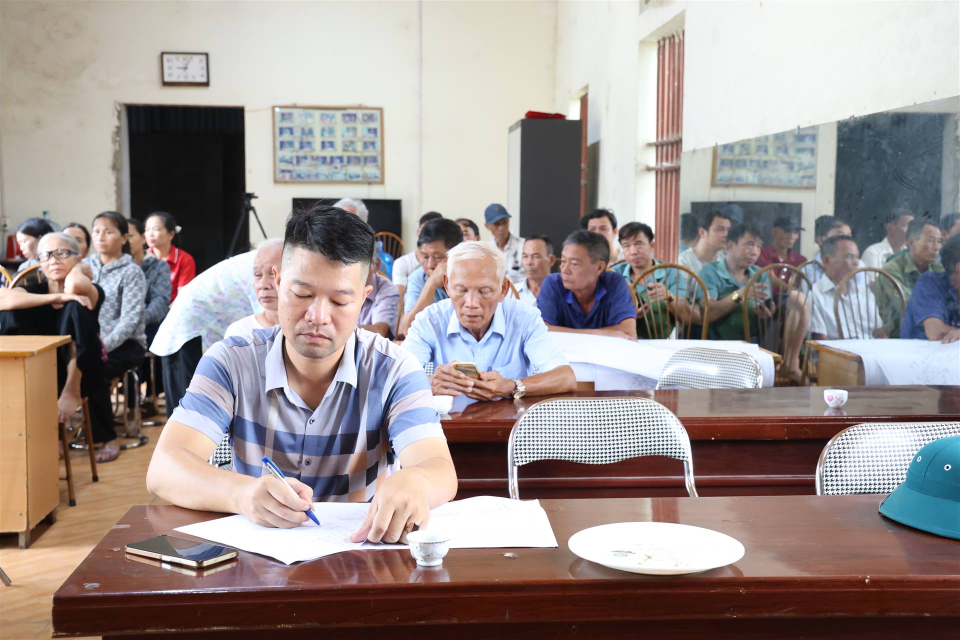 Anh-tin-bai