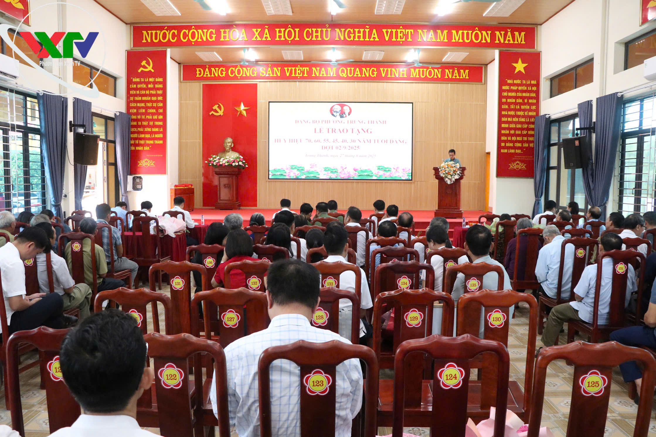  Đảng uỷ phường Trung Thành tổ chức Lễ trao tặng Huy hiệu Đảng đợt 02/9 năm 2025.