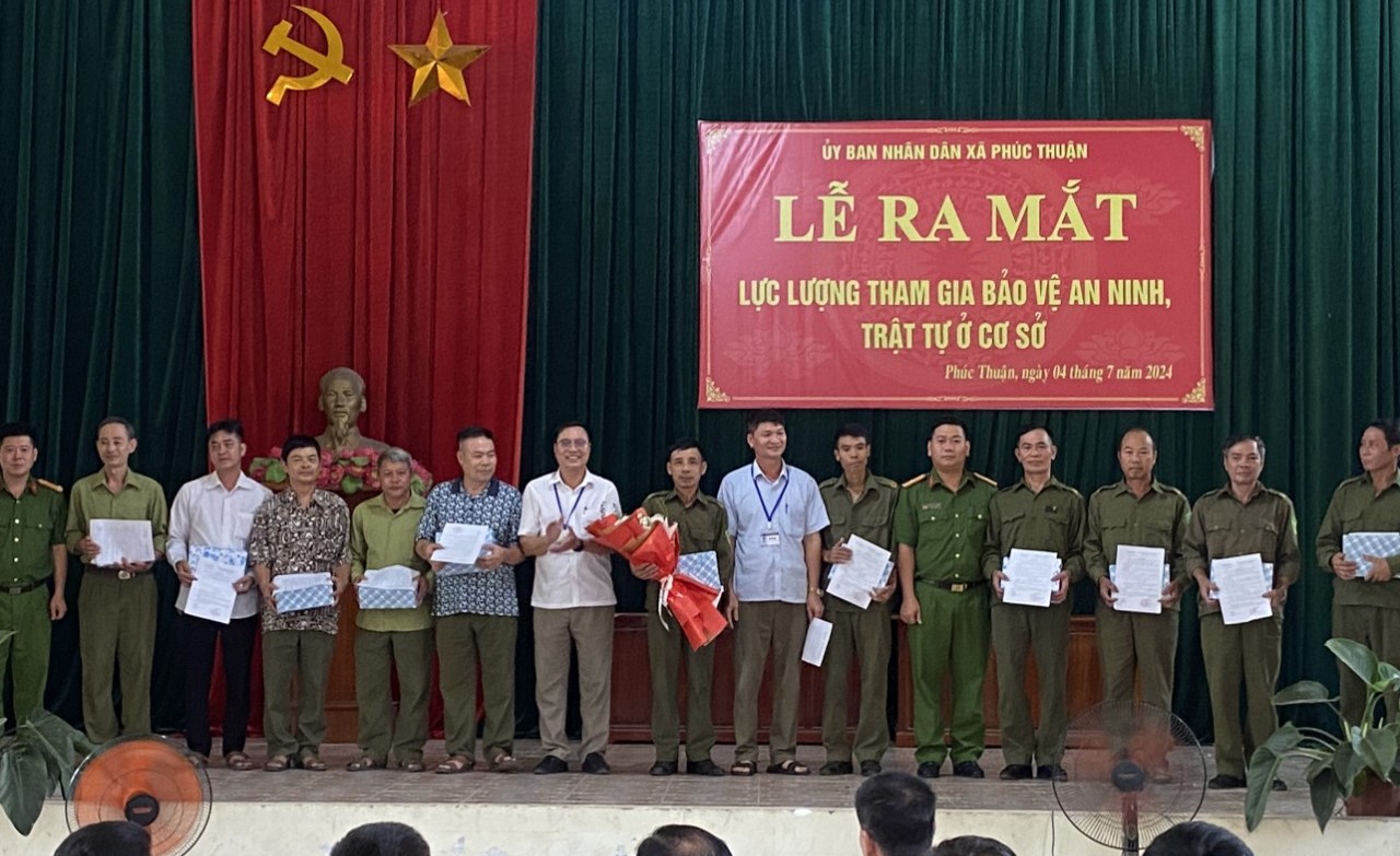 Sôi nổi, phấn khởi ra mắt Lực lượng tham gia bảo vệ an ninh, trật tự ở cơ sở xã Phúc Thuận