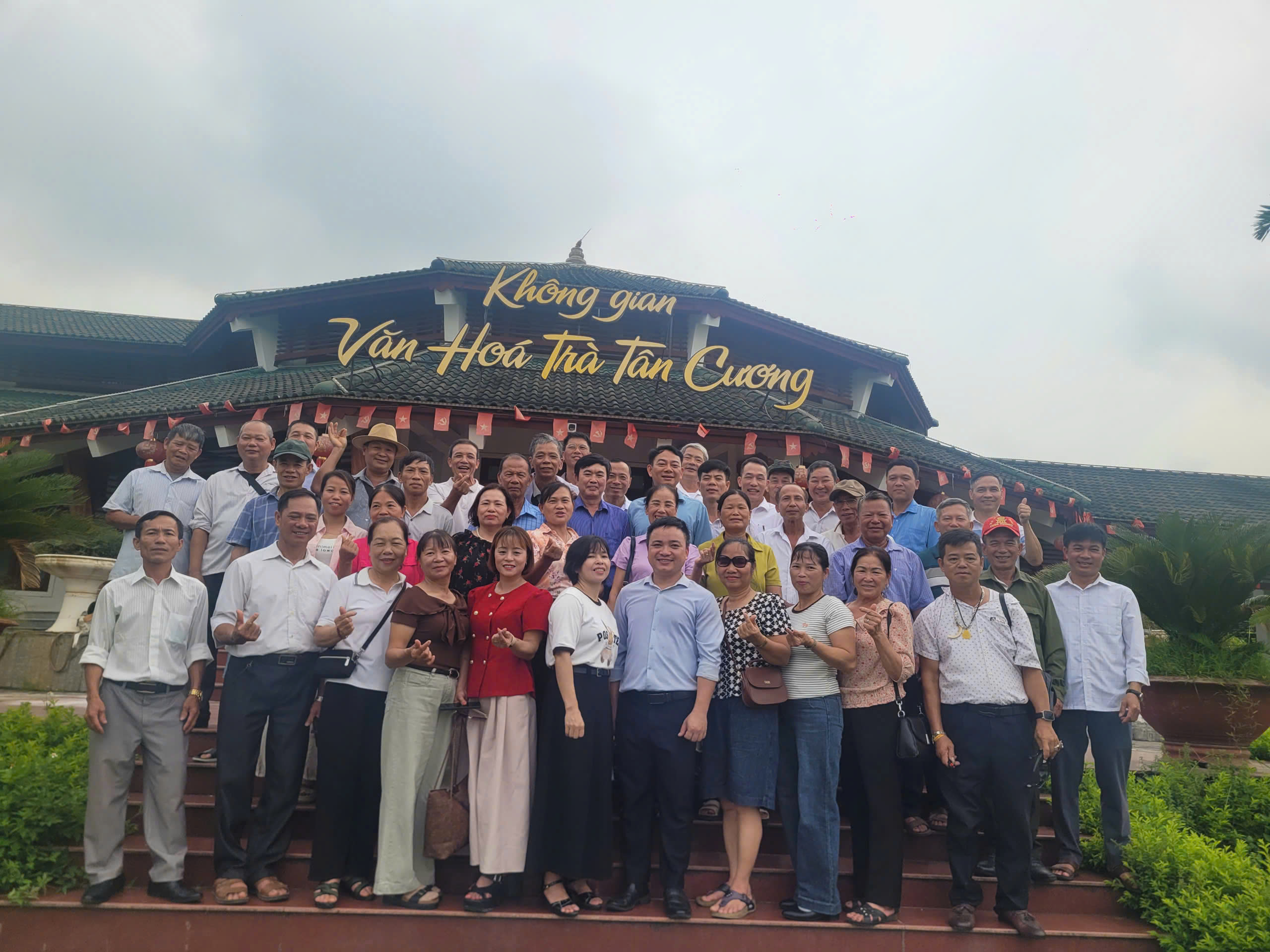 HỘI NÔNG DÂN PHƯỜNG PHÚC THUẬN TỔ CHỨC THAM QUAN, HỌC TẬP MÔ HÌNH PHÁT TRIỂN KINH TẾ GẮN VỚI VĂN HÓA, DU LỊCH