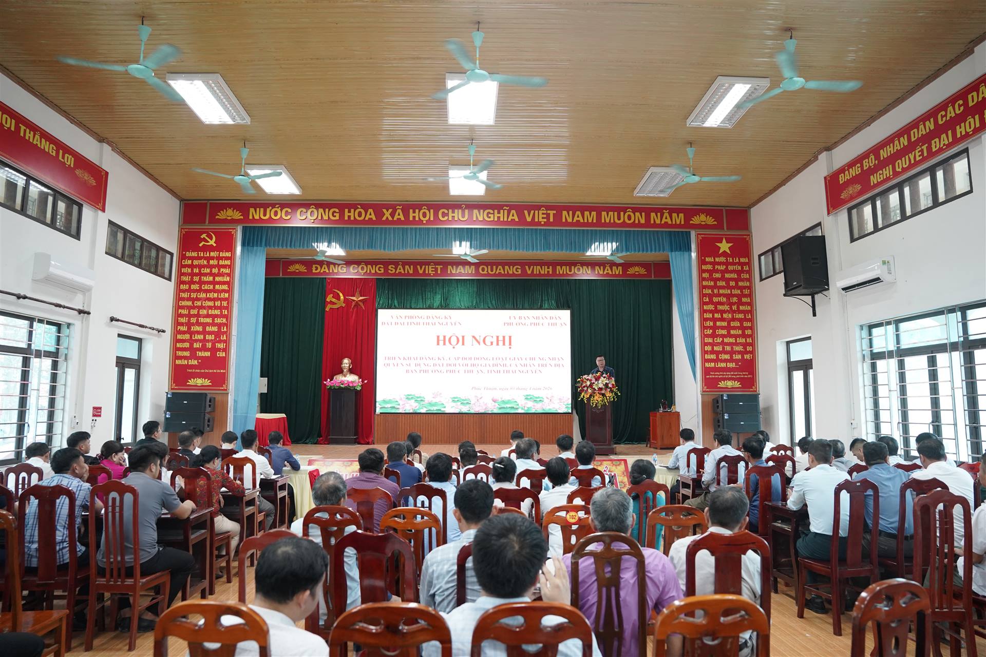 PHÚC THUẬN TRIỂN KHAI ĐĂNG KÝ, CẤP ĐỔI ĐỒNG LOẠT GIẤY CHỨNG NHẬN QUYỀN SỬ DỤNG ĐẤT CHO HỘ GIA ĐÌNH, CÁ NHÂN