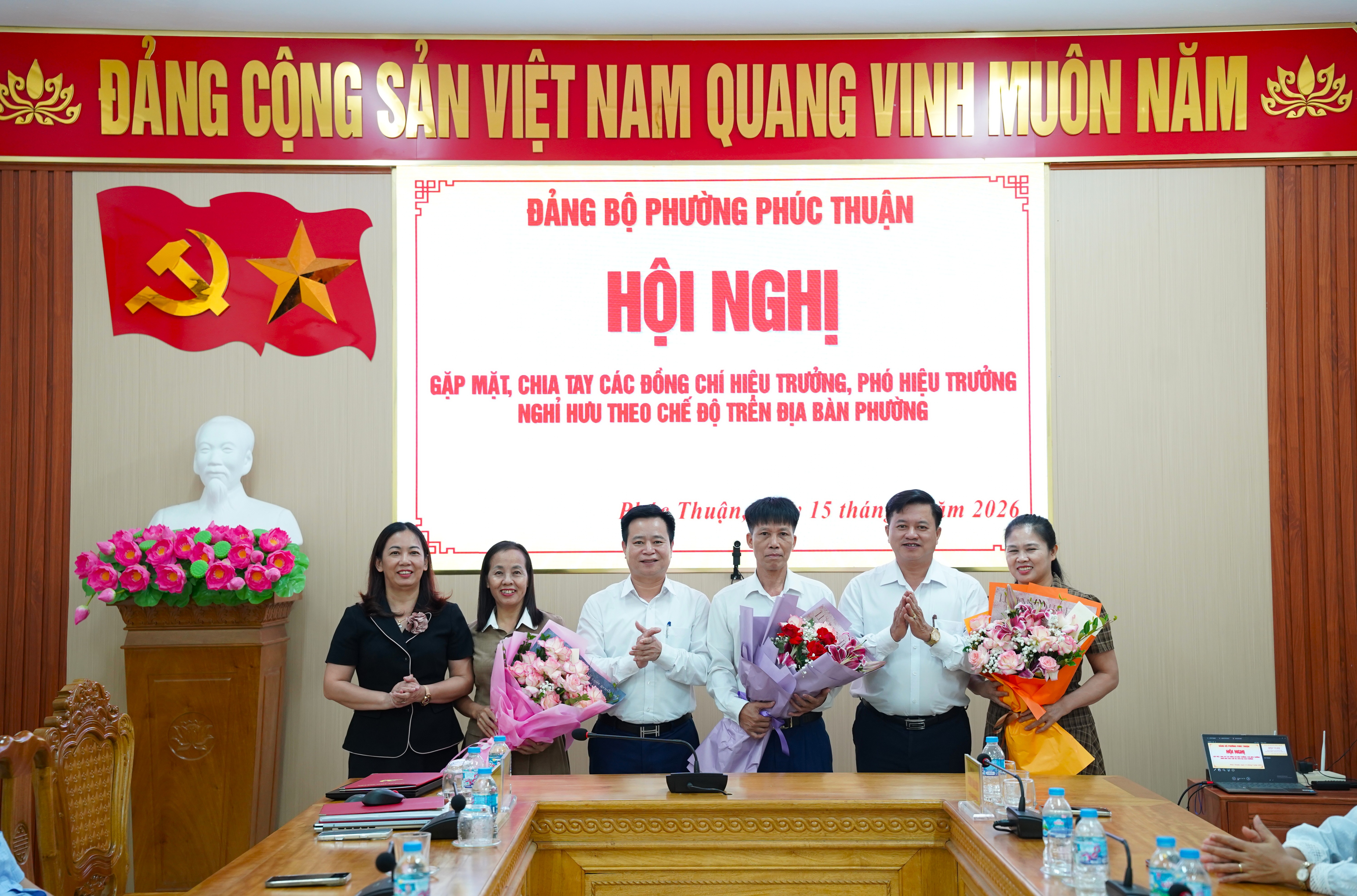 PHÚC THUẬN GẶP MẶT, CHIA TAY CÁC ĐỒNG CHÍ HIỆU TRƯỞNG, PHÓ HIỆU TRƯỞNG NGHỈ HƯU THEO CHẾ ĐỘ TRÊN ĐỊA BÀN PHƯỜNG