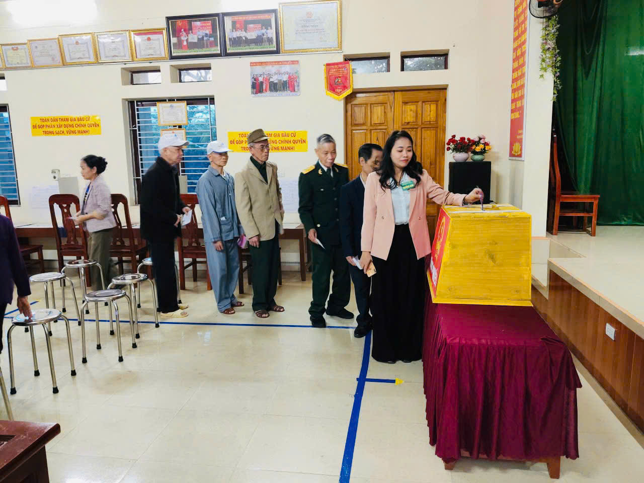 Anh-tin-bai