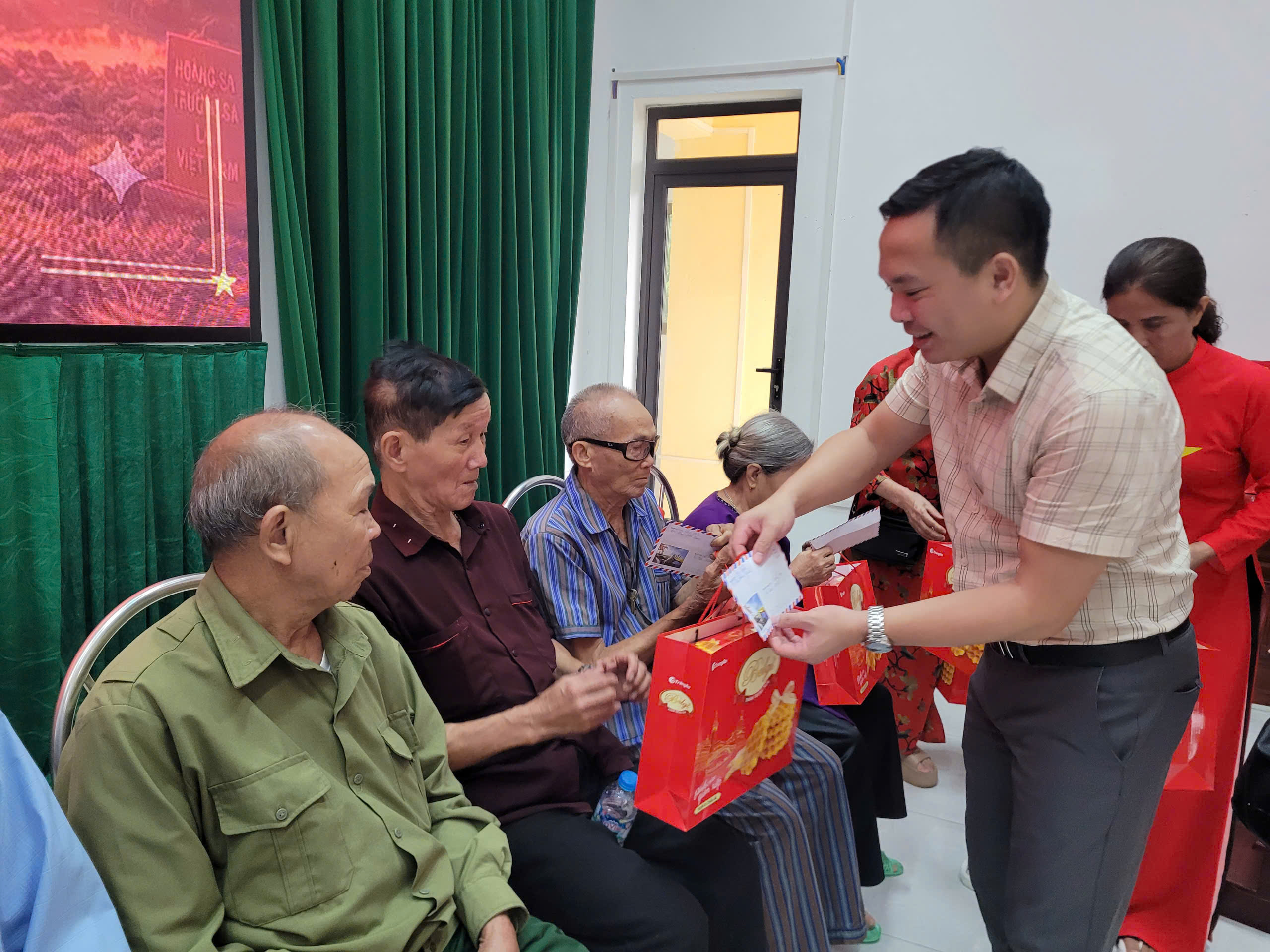 Anh-tin-bai
