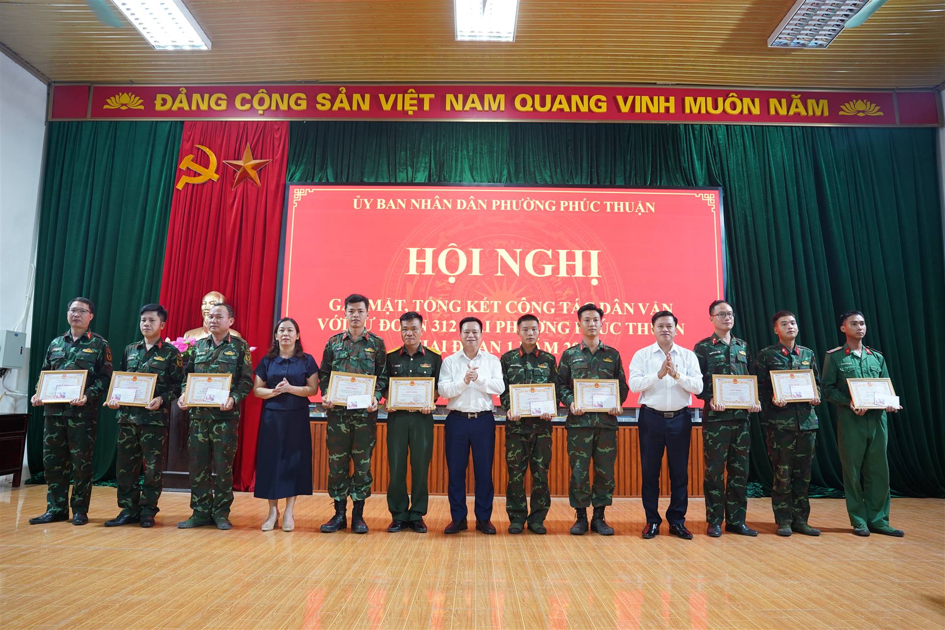 Anh-tin-bai
