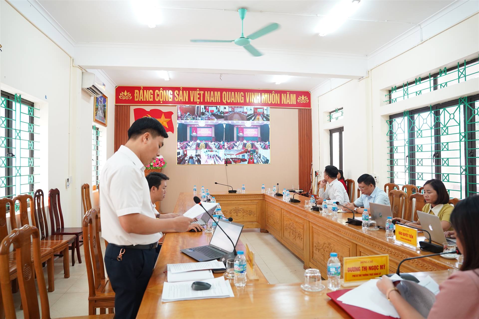 Anh-tin-bai