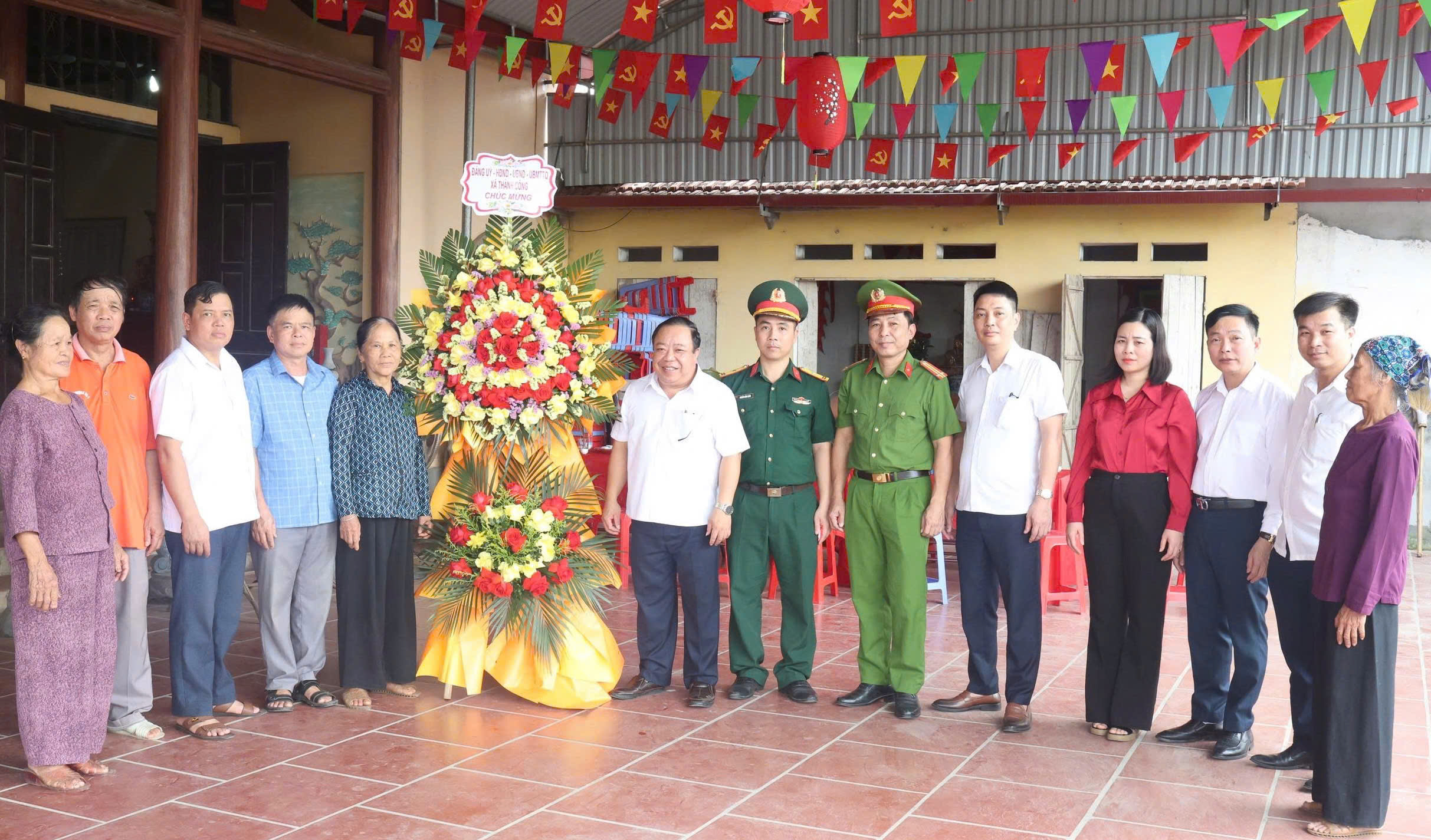 Xã Thành Công tổ chức thăm, chúc mừng các cơ sở thờ tự Phật giáo nhân dịp Đại lễ Phật đản