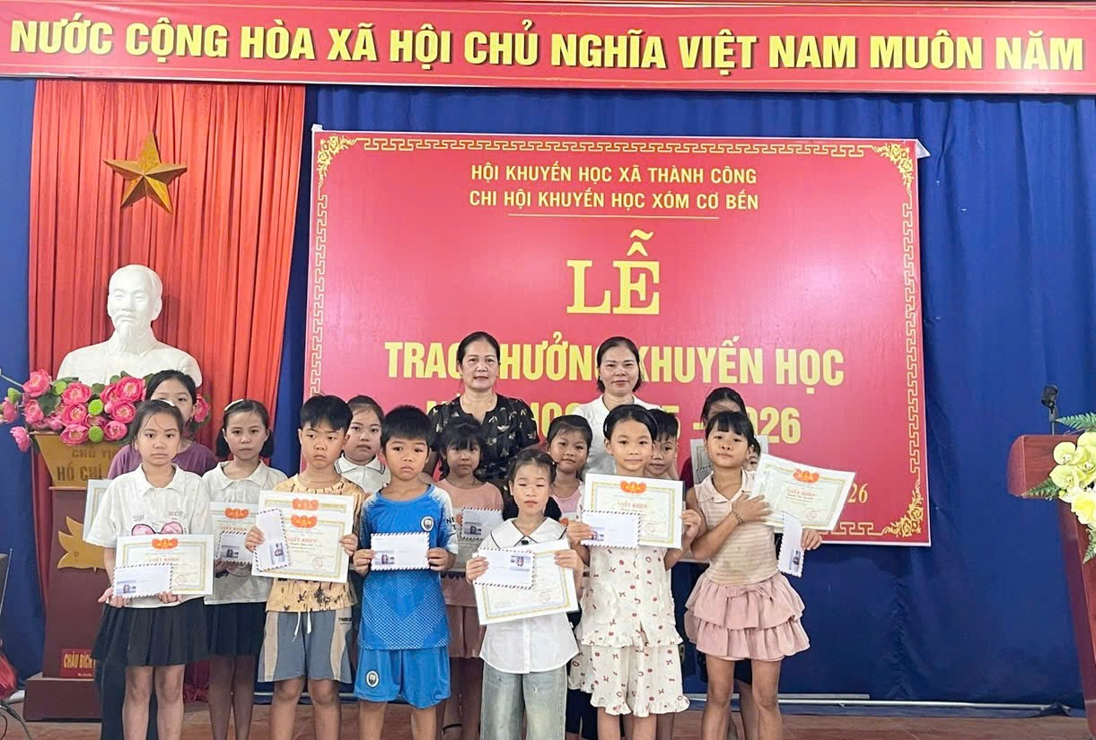 Chi Hội Khuyến học xóm Tân Hòa, Cơ Bến, Nông Vụ xã Thành Công tổ chức tuyên dương, khen thưởng học sinh có thành tích trong học tập năm học 2025 - 2026