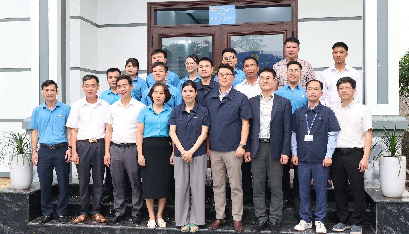 Lãnh đạo UBND xã Thành Công dự khánh thành nhà “Mái ấm Công đoàn” năm 2026