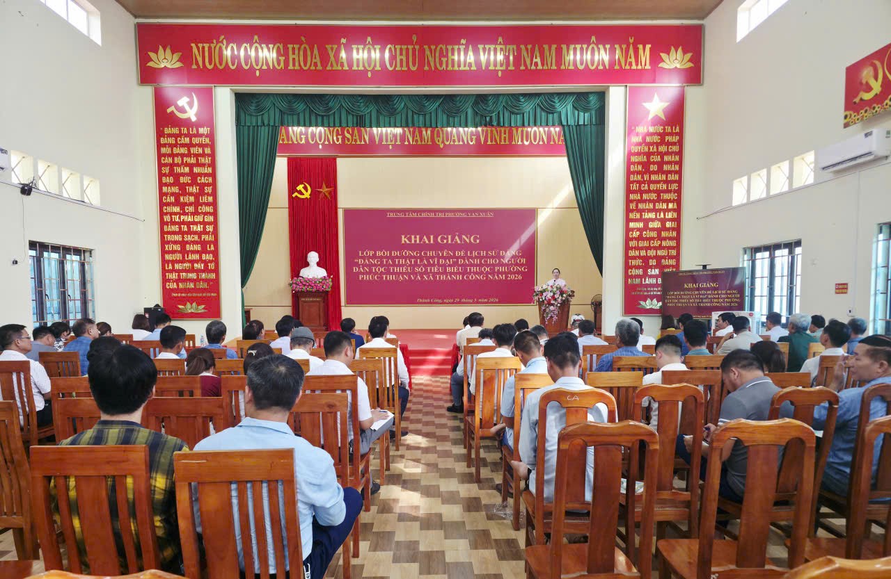 Đảng uỷ xã Thành Công phối hợp tổ chức lớp bồi dưỡng chuyên đề lịch sử Đảng “Đảng ta thật là vĩ đại” 