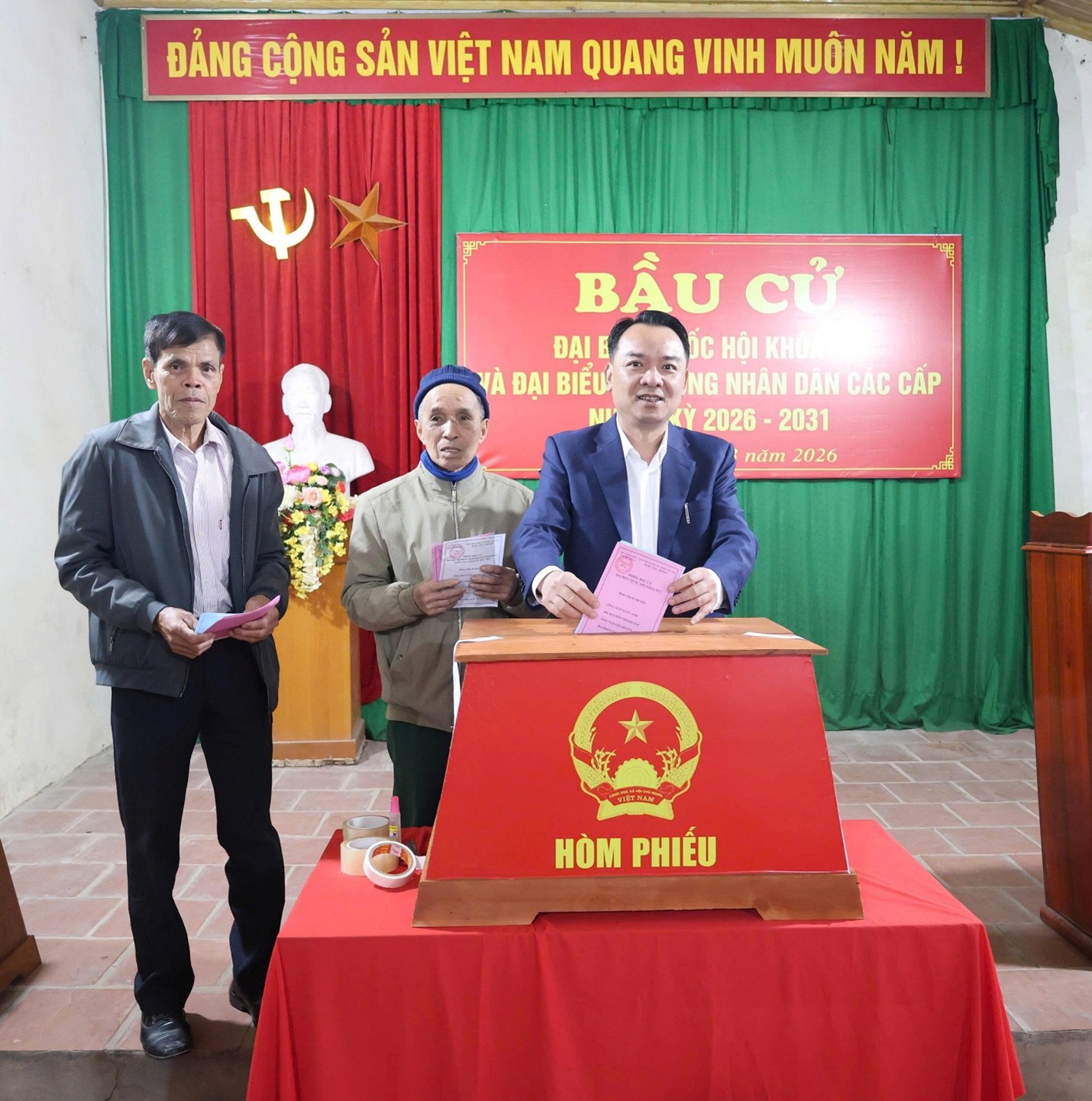 Anh-tin-bai