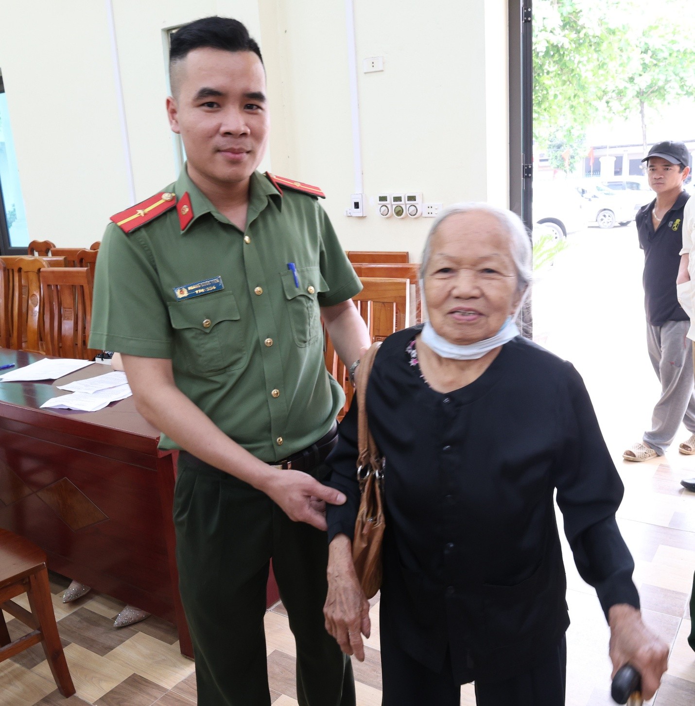 Anh-tin-bai
