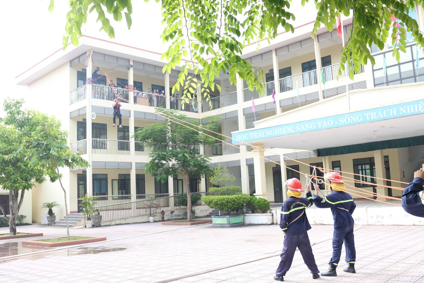 Anh-tin-bai