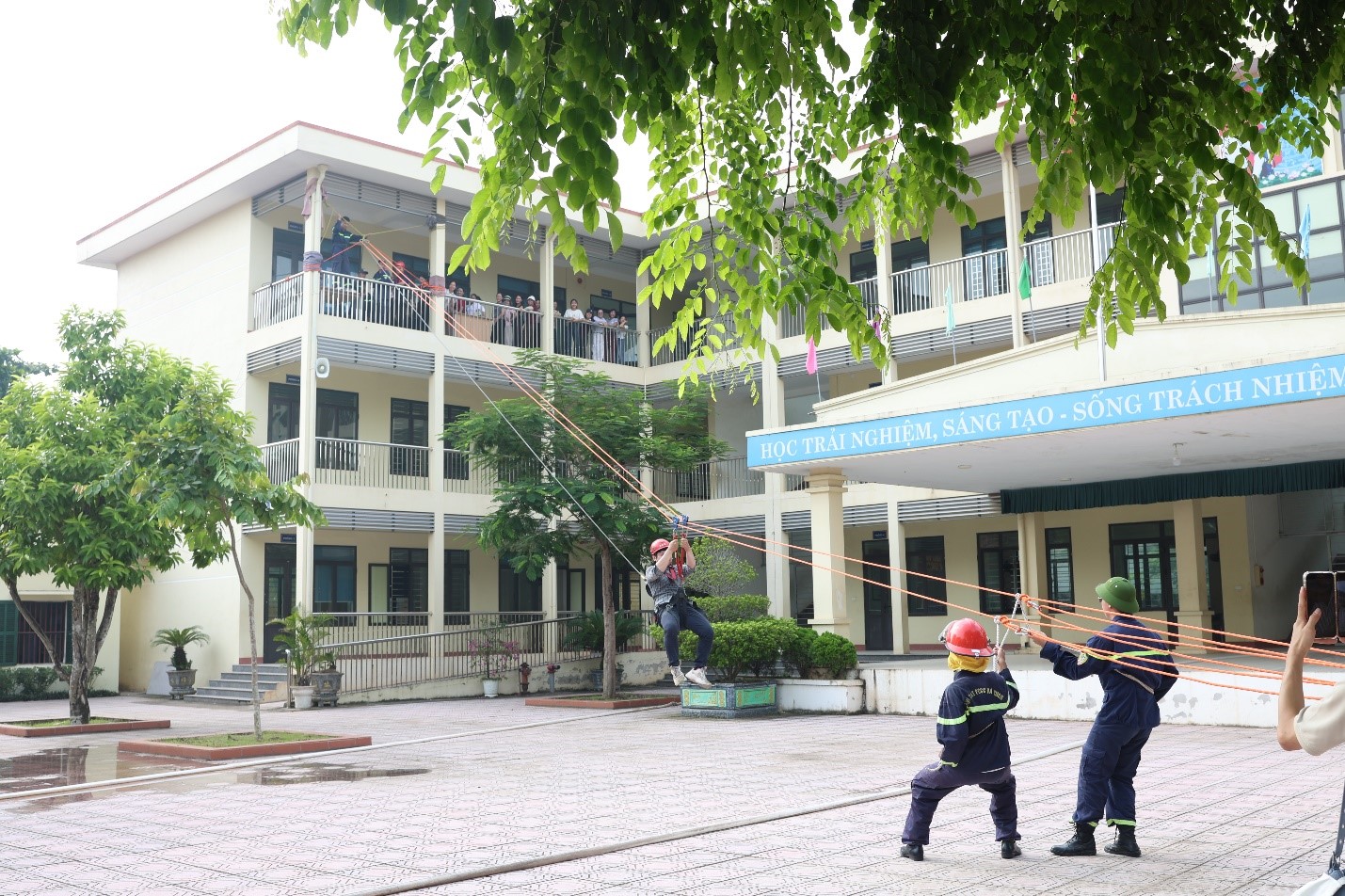 Anh-tin-bai