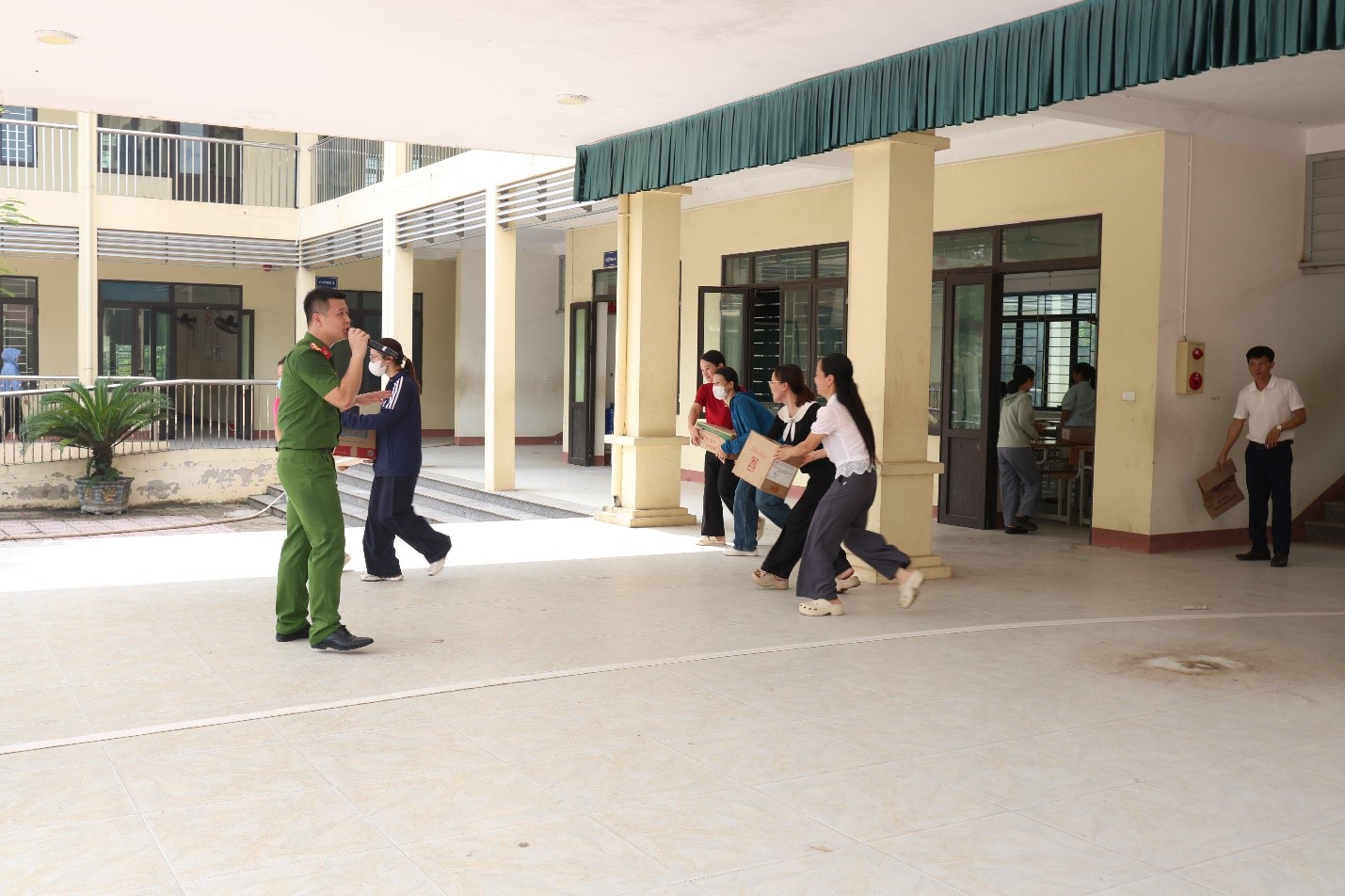 Anh-tin-bai
