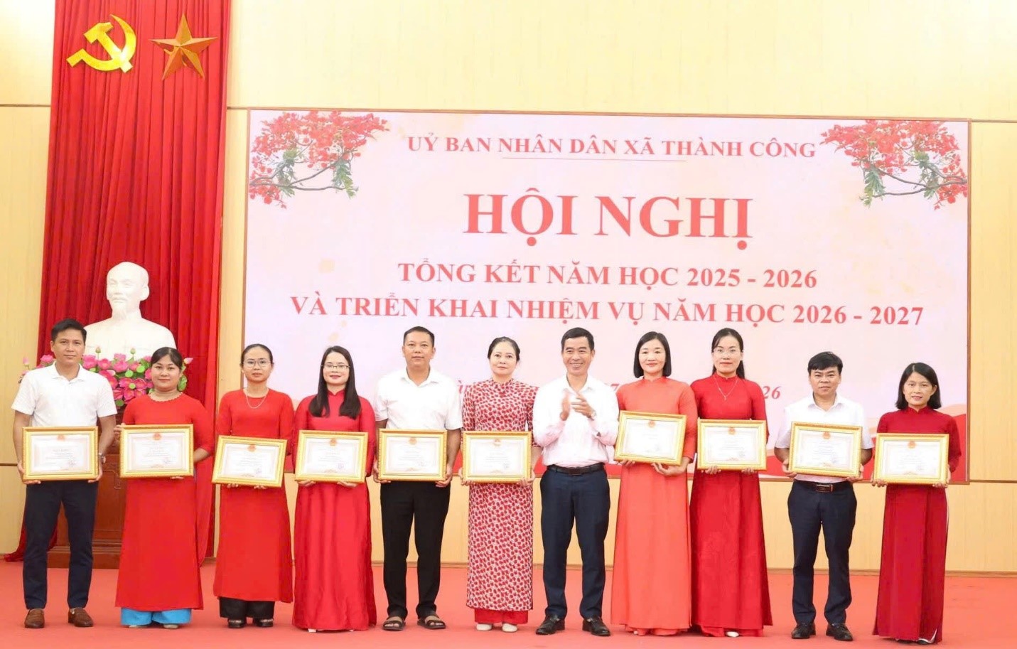 Anh-tin-bai