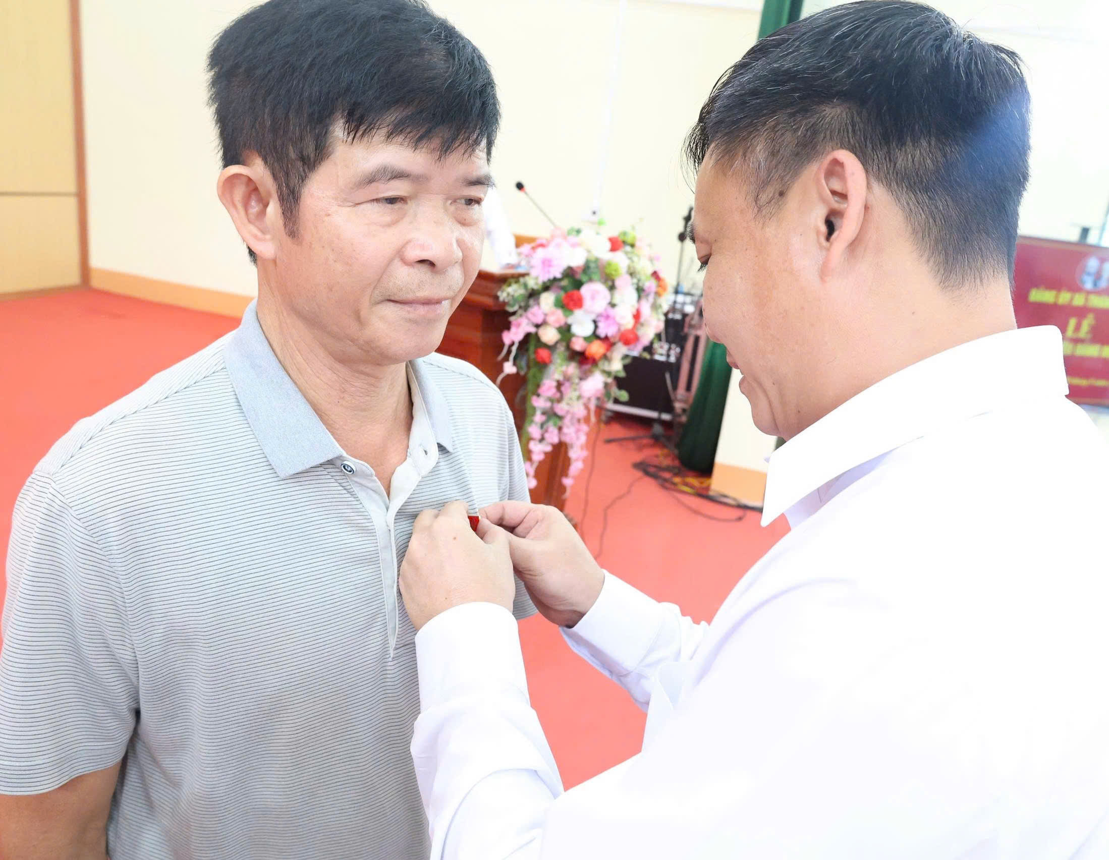 Anh-tin-bai
