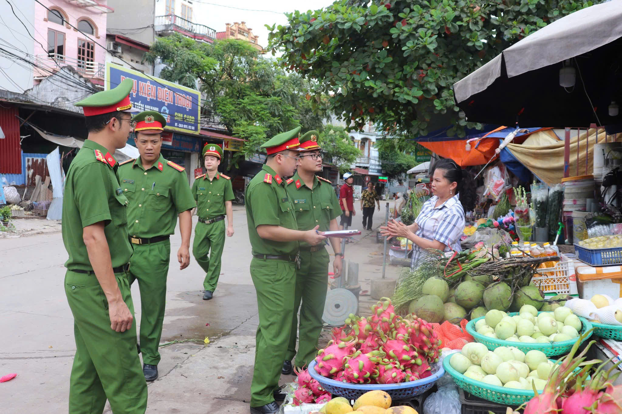 Công an xã Phú Bình đảm bảo trật tự an toàn giao thông