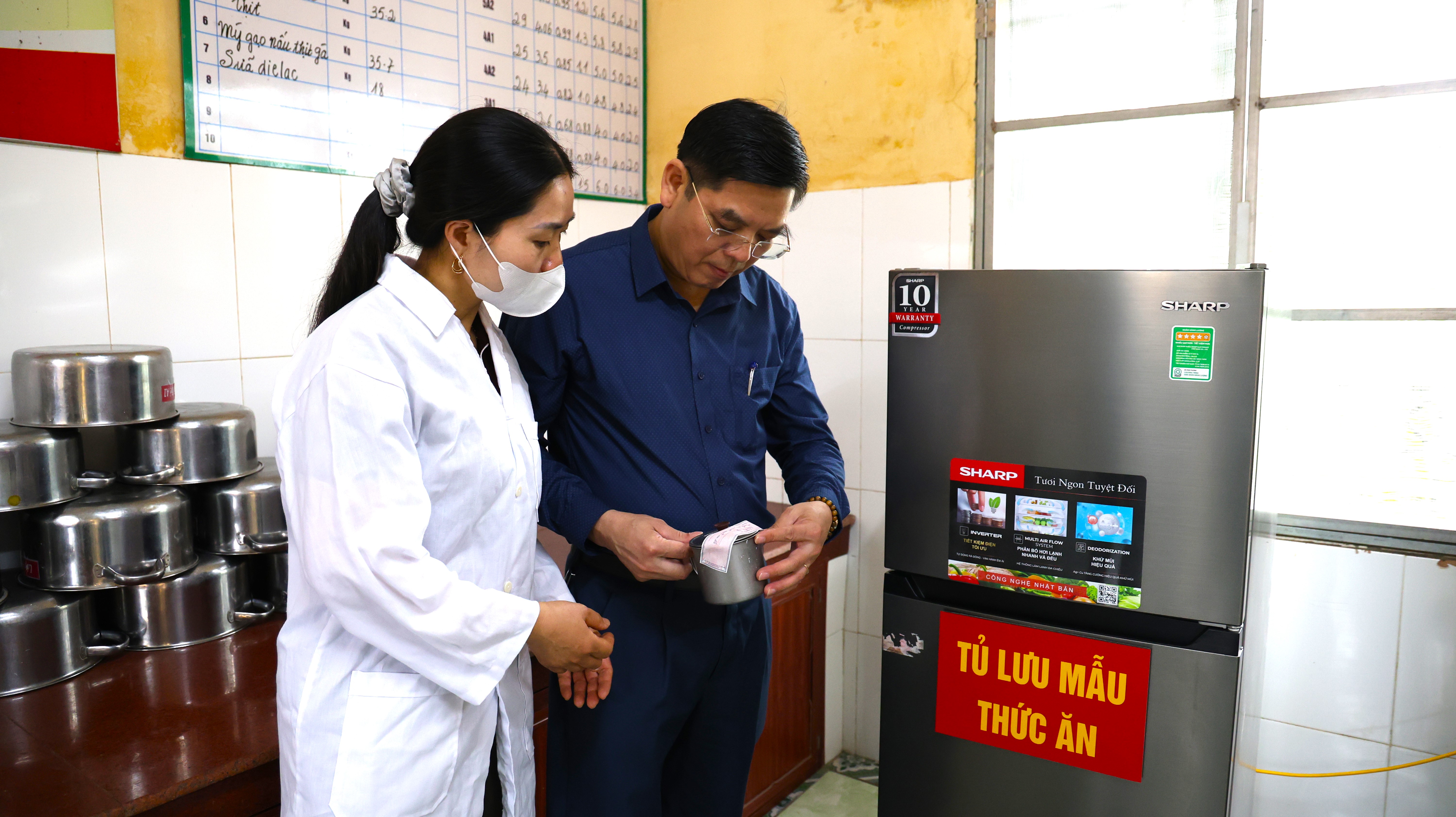 Phú Bình kiểm tra an toàn thực phẩm tại bếp ăn trường học
