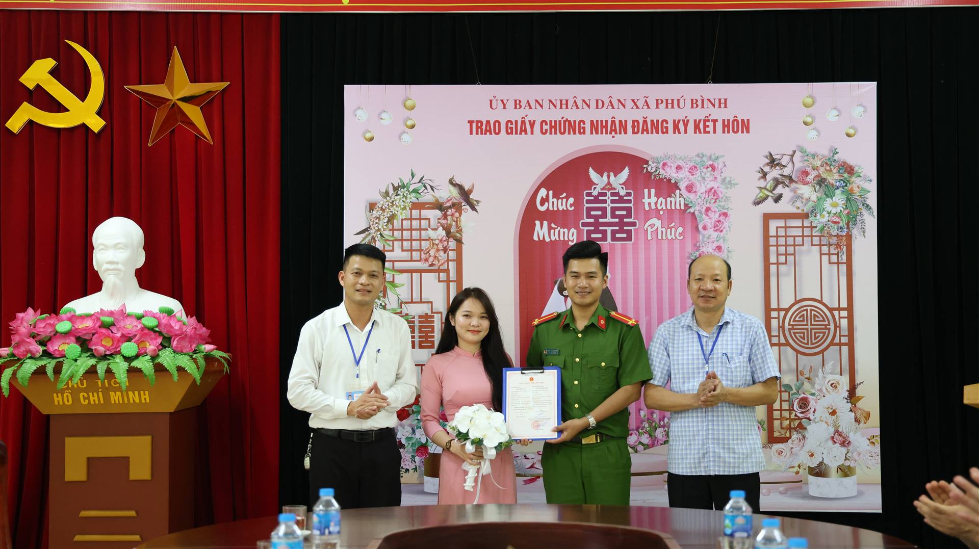 Xây dựng chính quyền thân thiện, vì nhân dân phục vụ